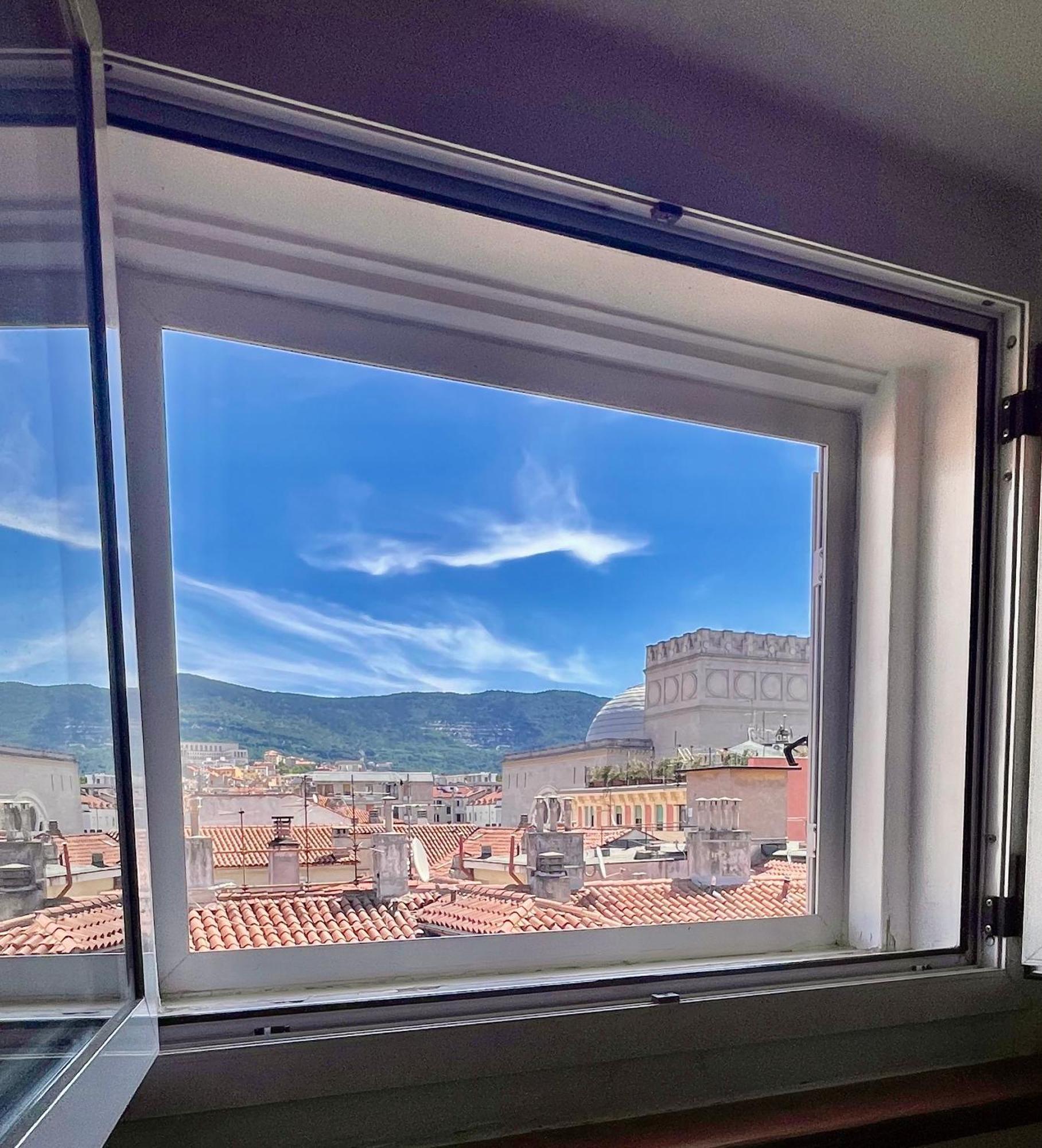 Apartment City Center Trieste Bagian luar foto
