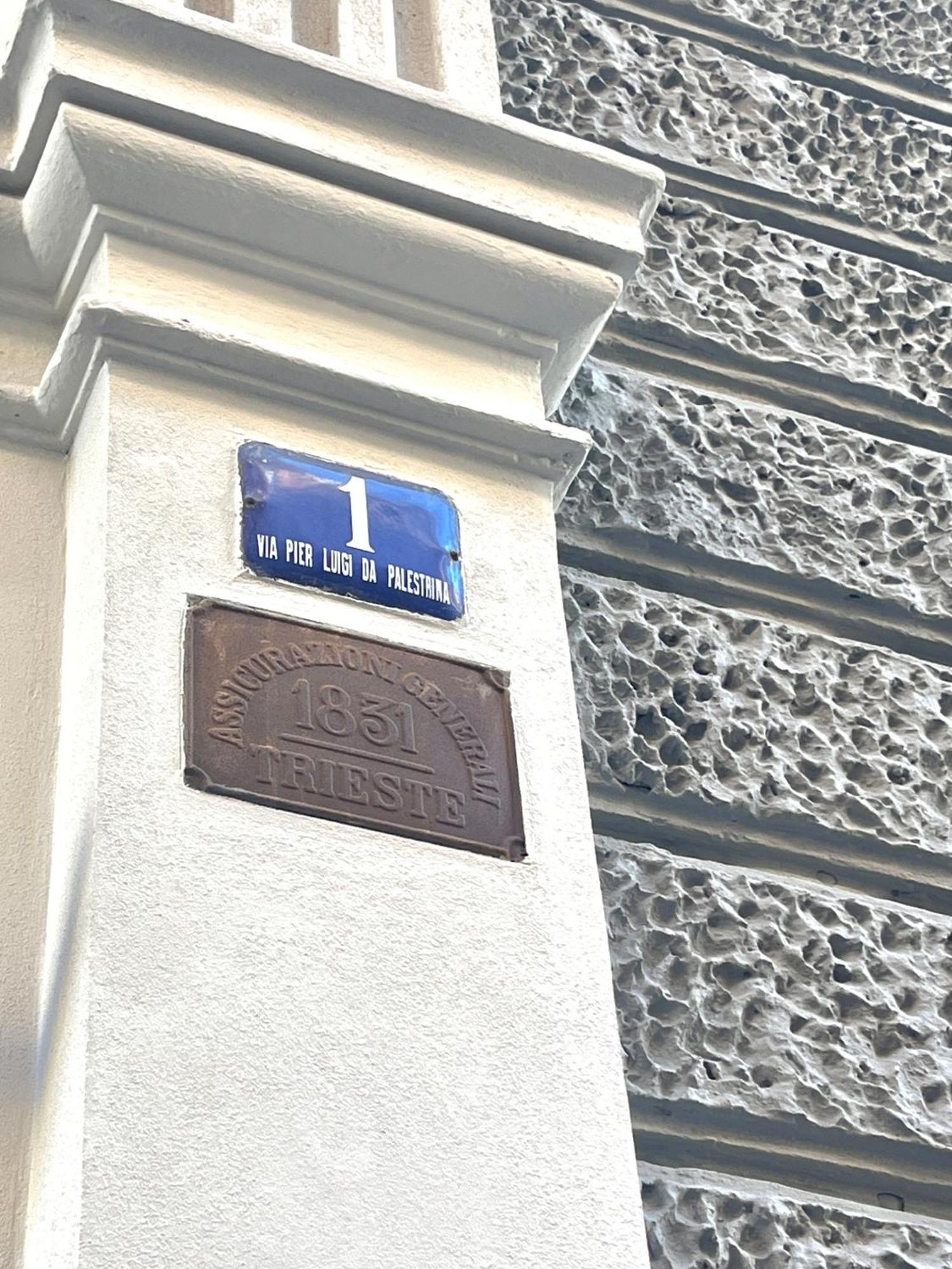 Apartment City Center Trieste Bagian luar foto